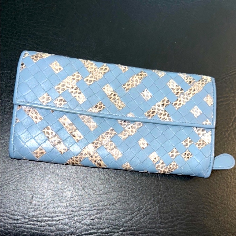 BOTTEGA VENETA- Authentic 🍀RARE! Intrecciato Blue Snake & Leather Long Wallet